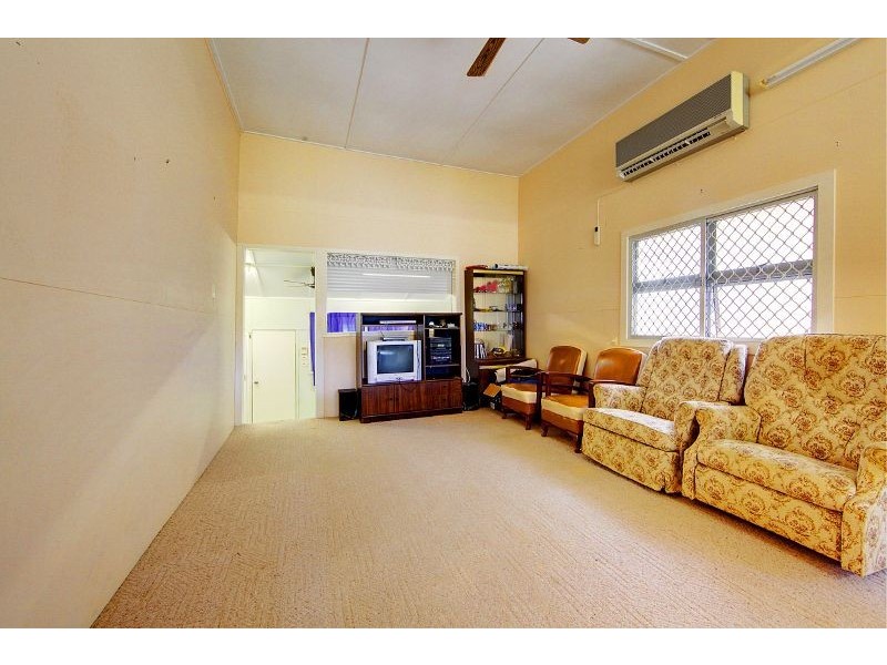 15 The Esplanade, Balgal Beach QLD 4816