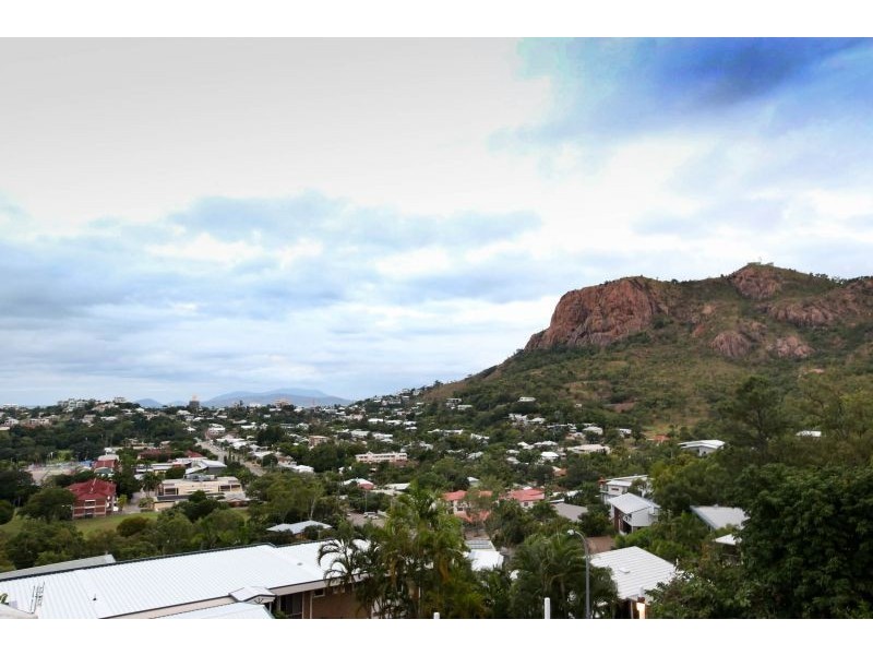 4 Balmoral Drive, Castle Hill QLD 4810