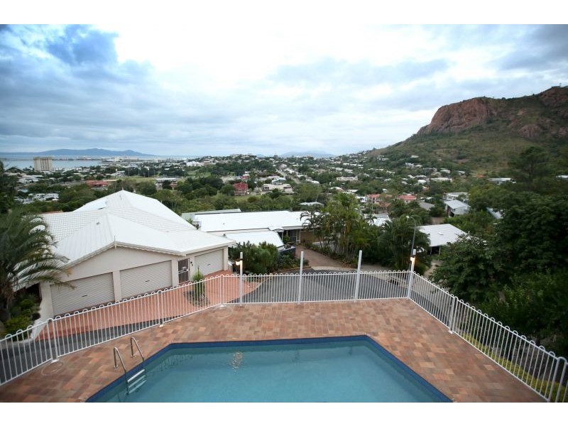 4 Balmoral Drive, Castle Hill QLD 4810