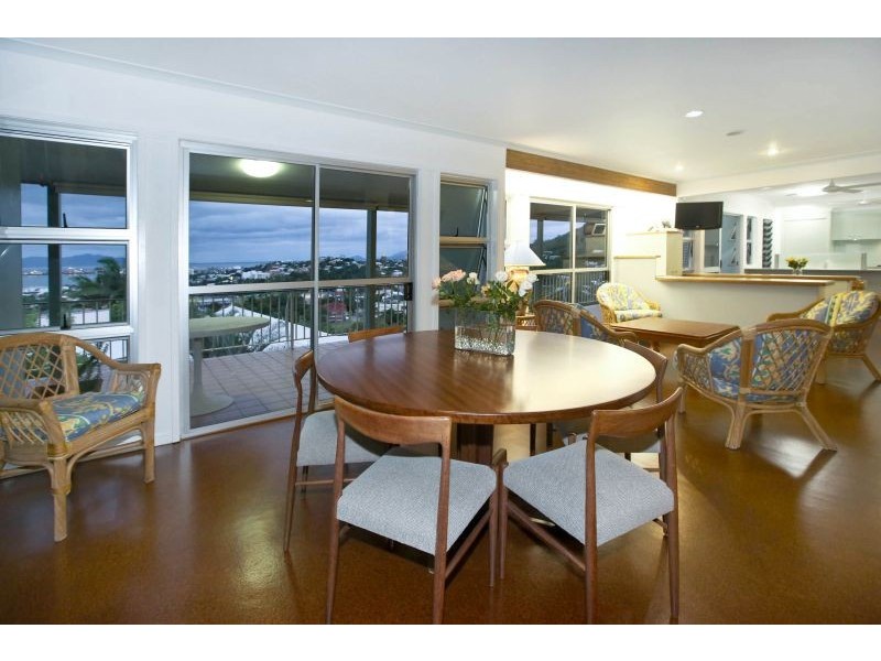 4 Balmoral Drive, Castle Hill QLD 4810