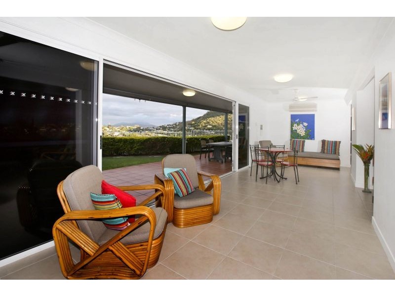 4 Balmoral Drive, Castle Hill QLD 4810