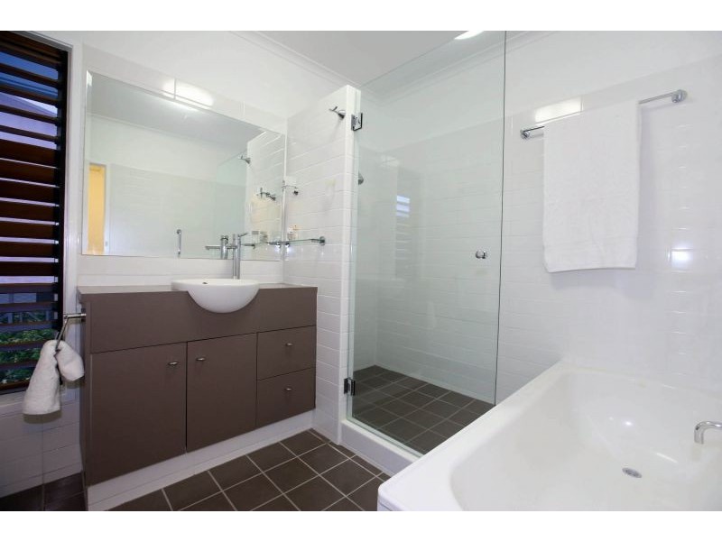 4 Balmoral Drive, Castle Hill QLD 4810