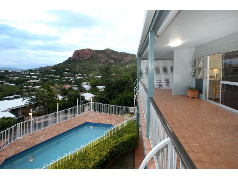 4 Balmoral Drive, Castle Hill QLD 4810