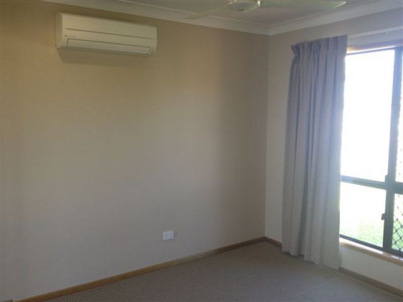 Bushland Beach QLD 4818