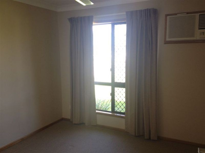 Bushland Beach QLD 4818