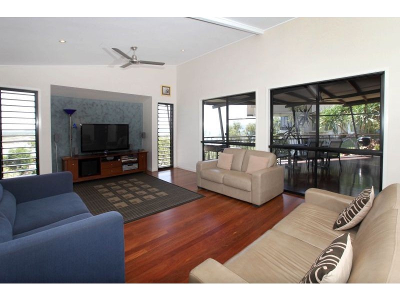 2 Seaview Court, Castle Hill QLD 4810