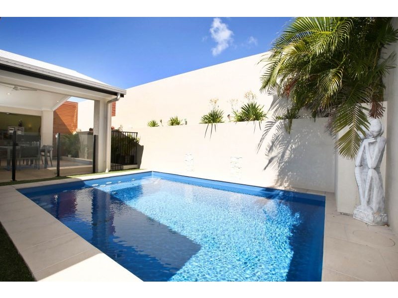 15 Hillock Crescent, Bushland Beach QLD 4818