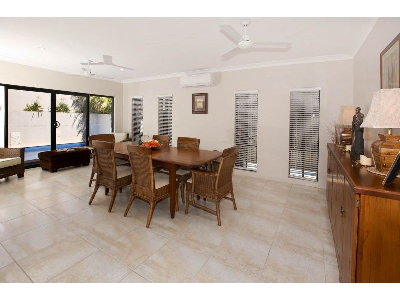 15 Hillock Crescent, Bushland Beach QLD 4818
