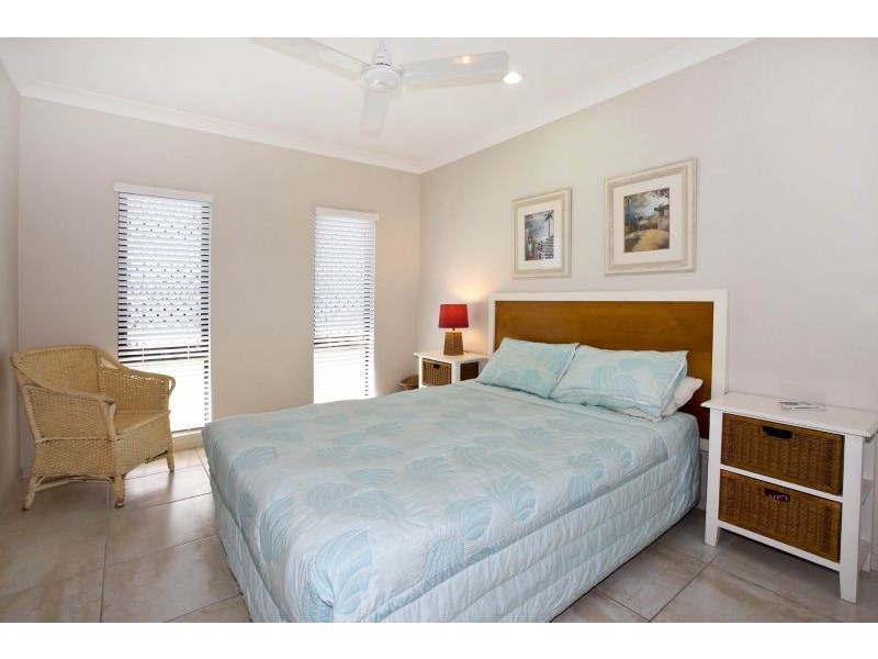 15 Hillock Crescent, Bushland Beach QLD 4818