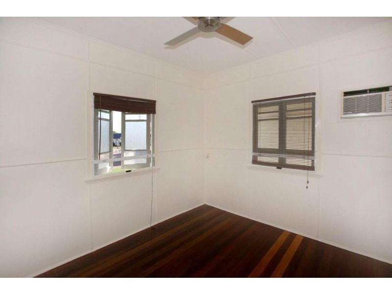 25 Bell Street, South Townsville QLD 4810