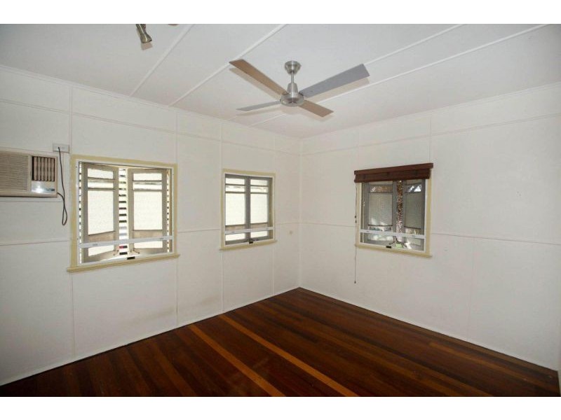 25 Bell Street, South Townsville QLD 4810