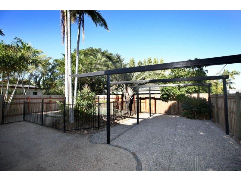 25 Bell Street, South Townsville QLD 4810