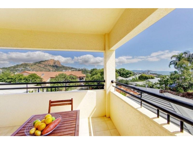 2/19 Willmett Street, Townsville City QLD 4810