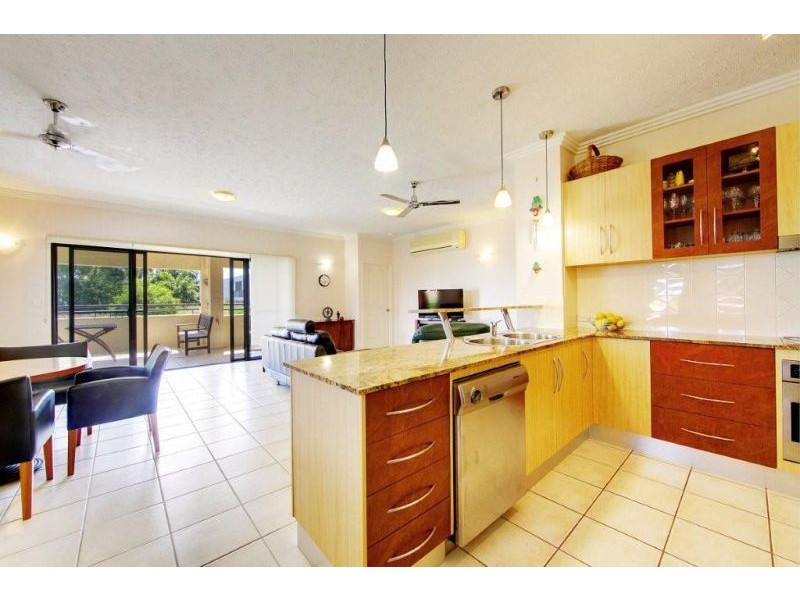 2/19 Willmett Street, Townsville City QLD 4810