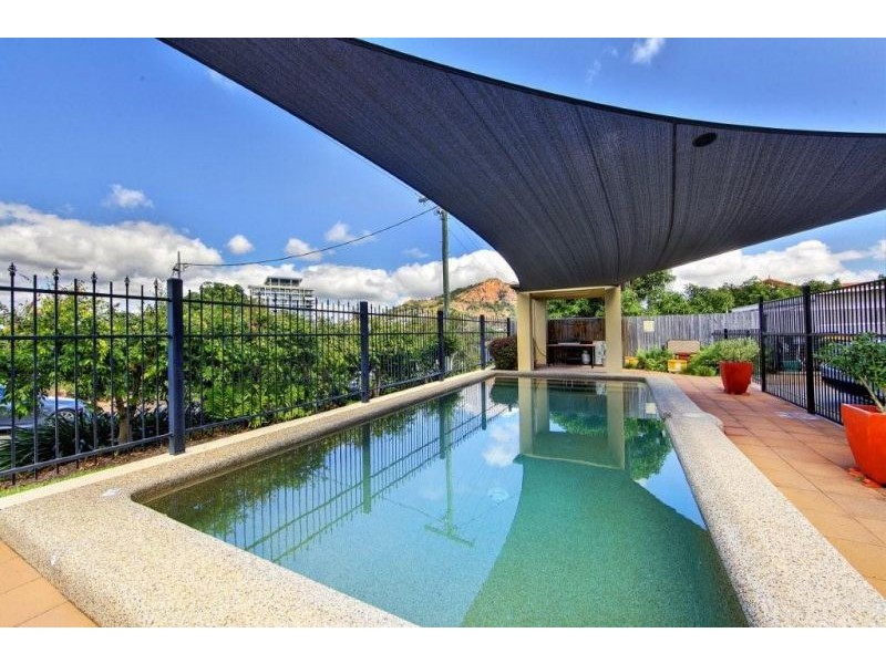 2/19 Willmett Street, Townsville City QLD 4810