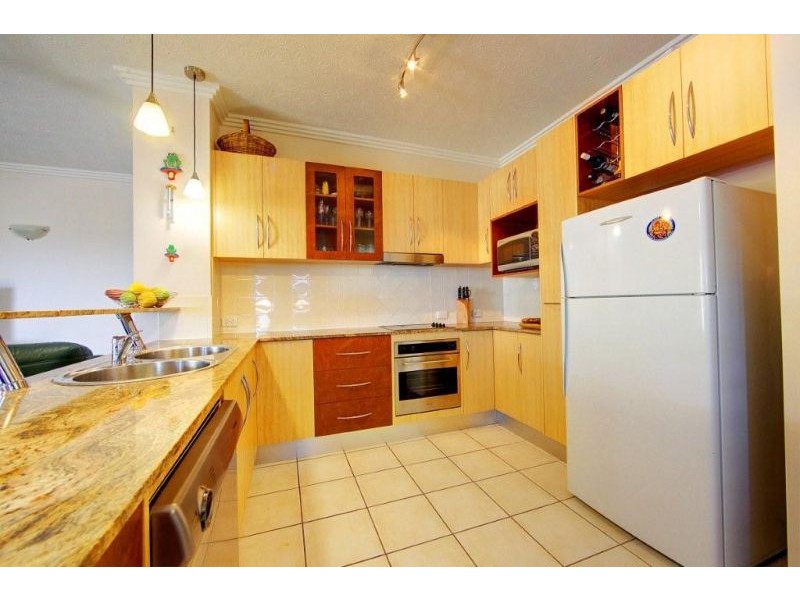 2/19 Willmett Street, Townsville City QLD 4810