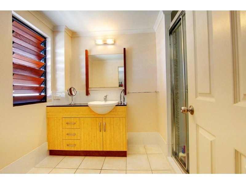 2/19 Willmett Street, Townsville City QLD 4810