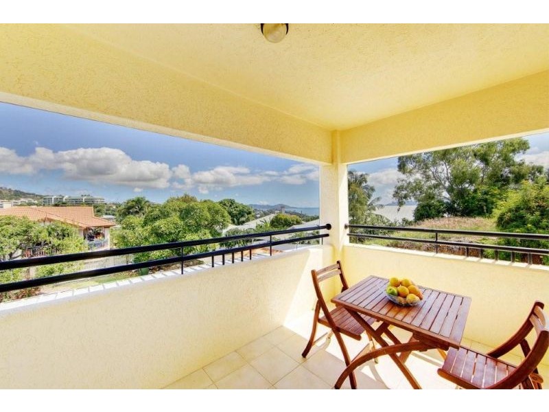 2/19 Willmett Street, Townsville City QLD 4810