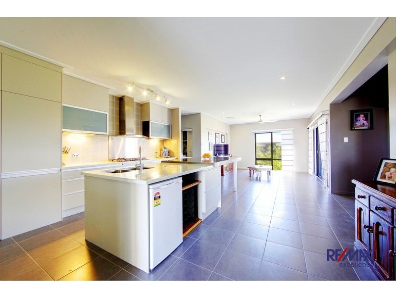19 Apple Gum Av, Mount Low QLD 4818