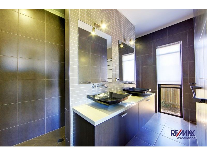 19 Apple Gum Av, Mount Low QLD 4818