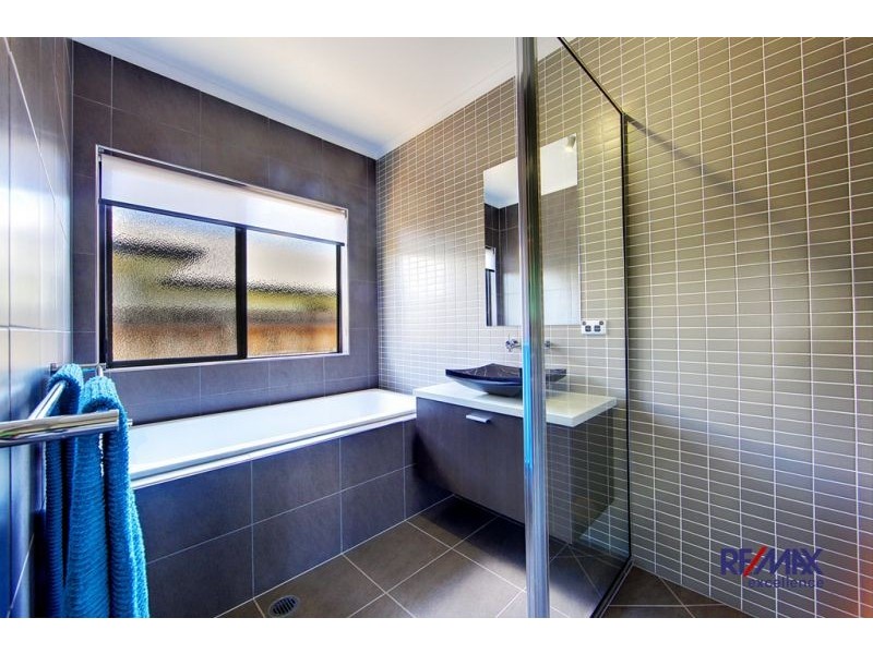 19 Apple Gum Av, Mount Low QLD 4818