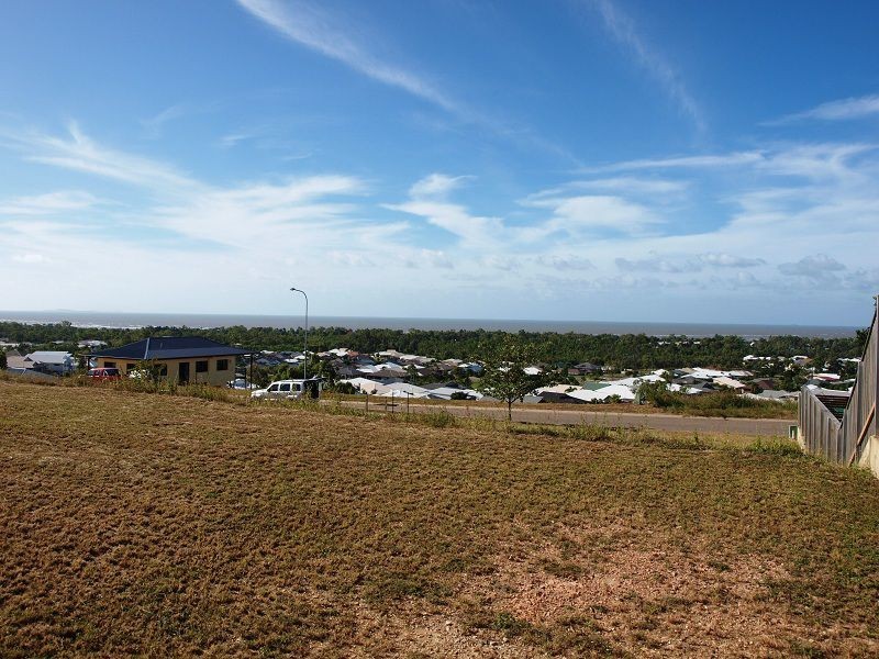 7 Cashell Crescent, Bushland Beach QLD 4818