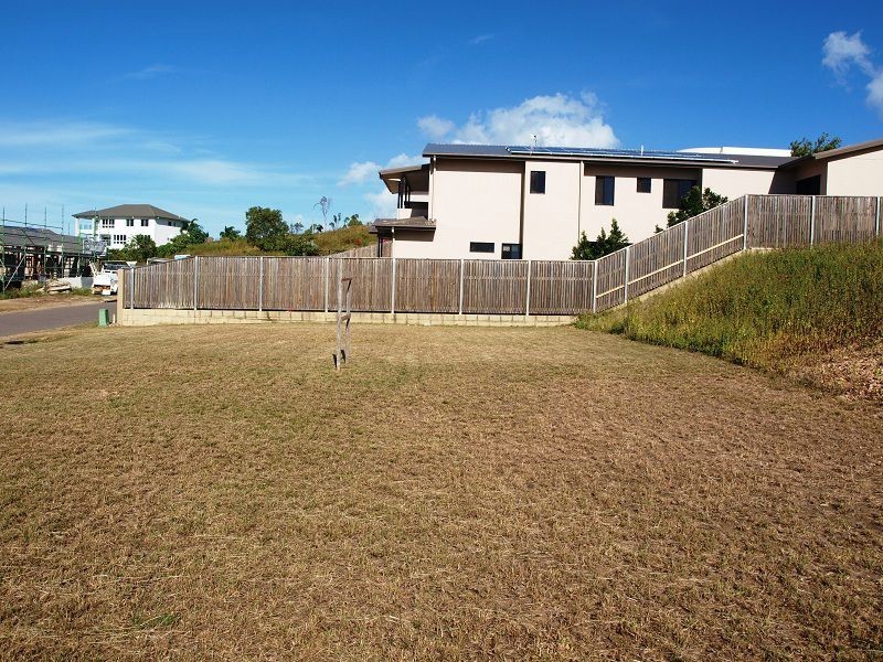 7 Cashell Crescent, Bushland Beach QLD 4818