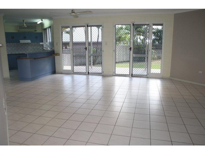 18 Scenic Dr, Mount Louisa QLD 4814