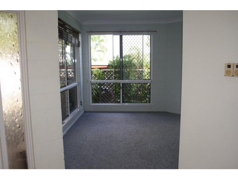 18 Scenic Dr, Mount Louisa QLD 4814