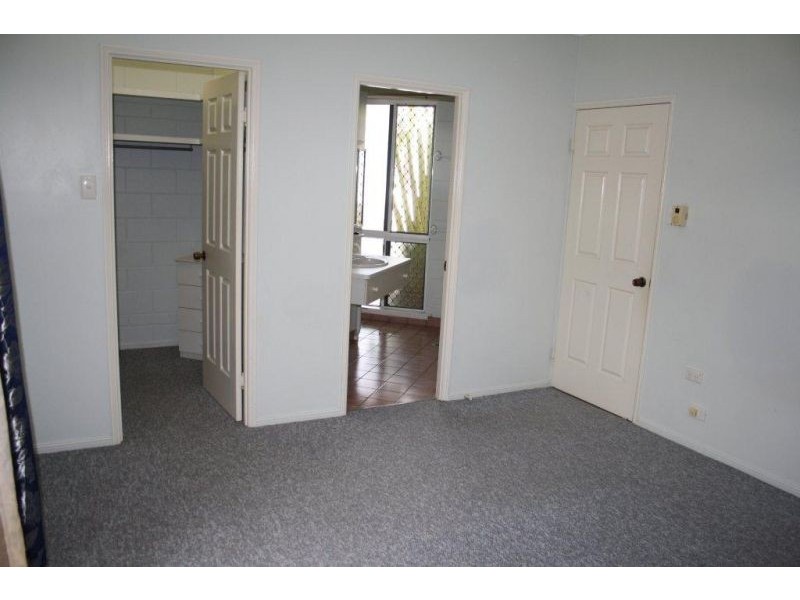 18 Scenic Dr, Mount Louisa QLD 4814