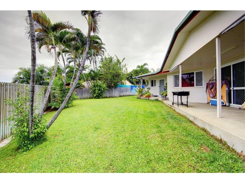 18 Scenic Dr, Mount Louisa QLD 4814