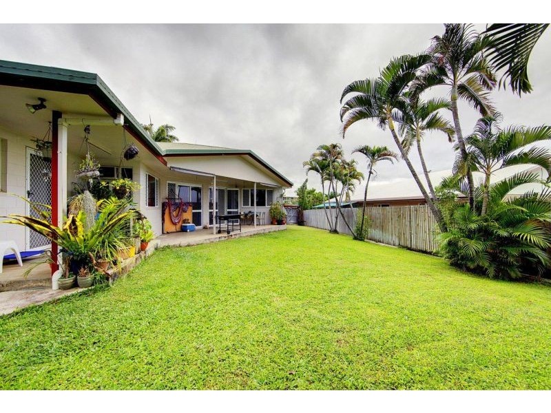 18 Scenic Dr, Mount Louisa QLD 4814