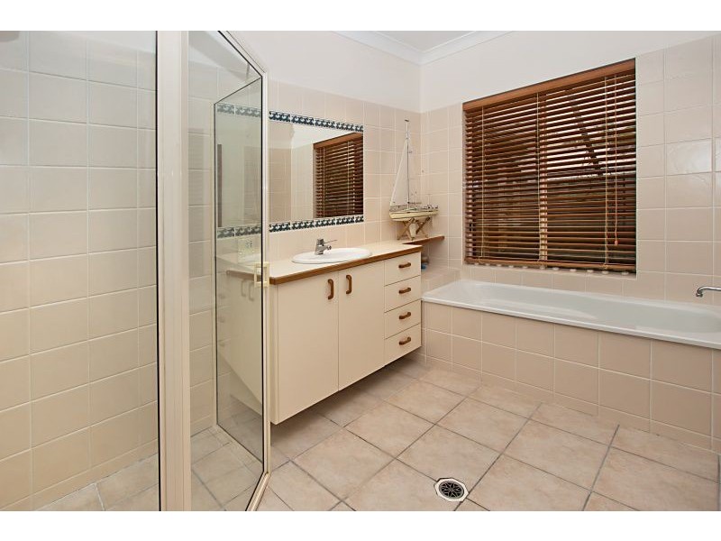 12 Luke Court, Bushland Beach QLD 4818