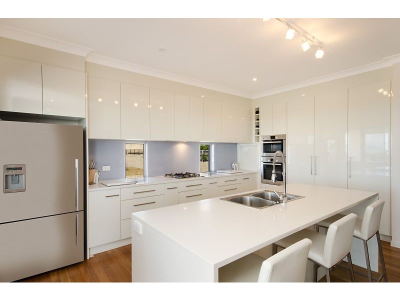 13 Cashell Crescent, Bushland Beach QLD 4818