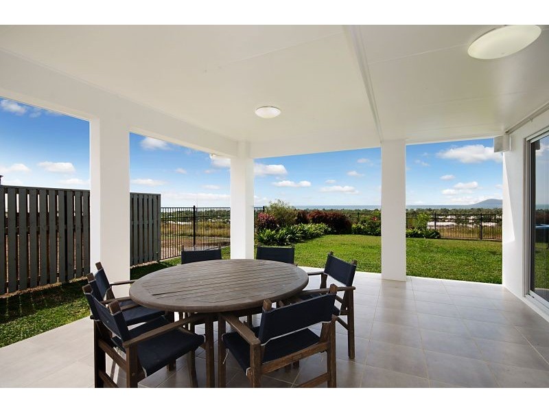 13 Cashell Crescent, Bushland Beach QLD 4818