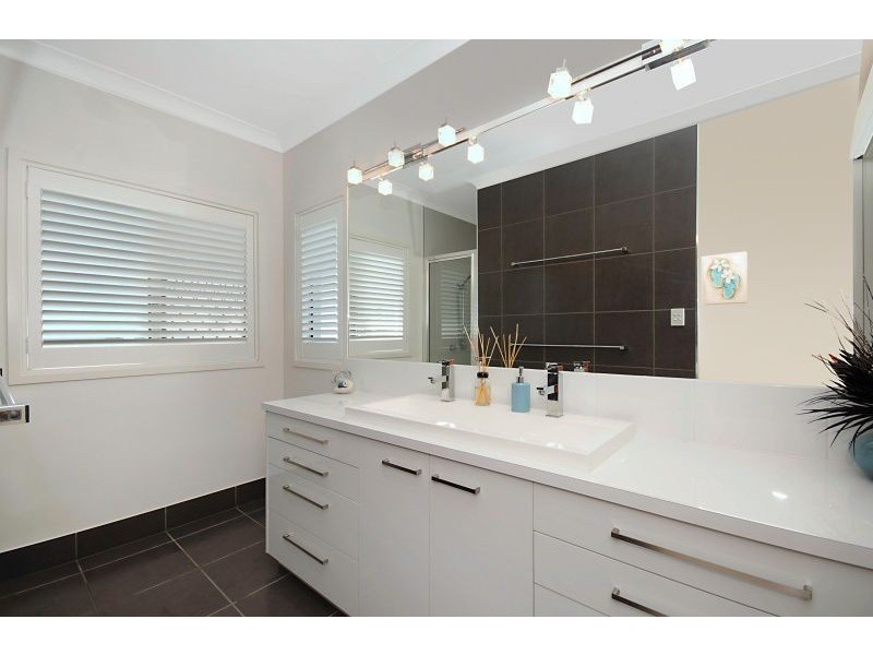 13 Cashell Crescent, Bushland Beach QLD 4818