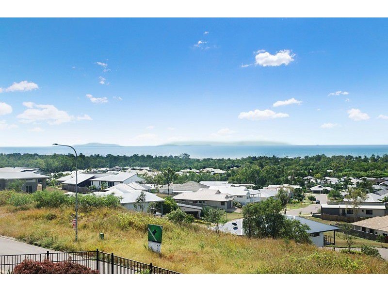 13 Cashell Crescent, Bushland Beach QLD 4818