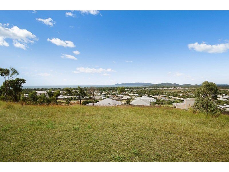 5 Bray Court, Bushland Beach QLD 4818