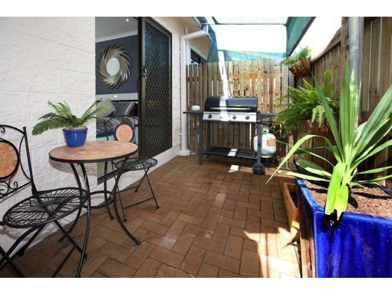 2/1 Halloran Street, Hermit Park QLD 4812