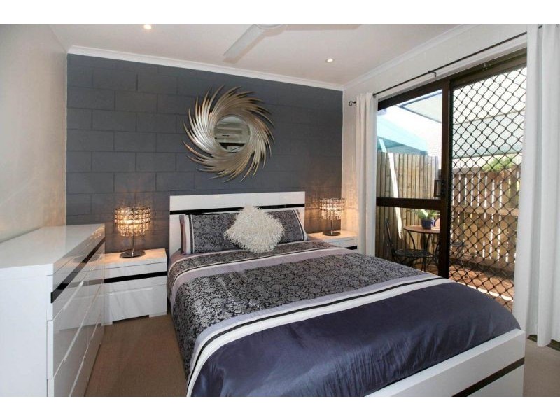 2/1 Halloran Street, Hermit Park QLD 4812