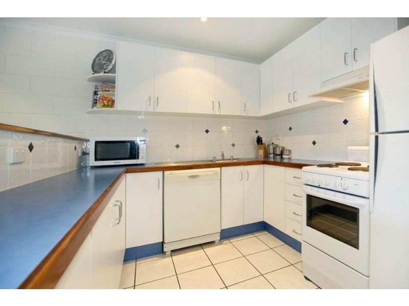 2/1 Halloran Street, Hermit Park QLD 4812