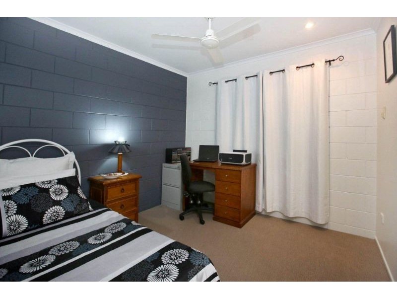 2/1 Halloran Street, Hermit Park QLD 4812