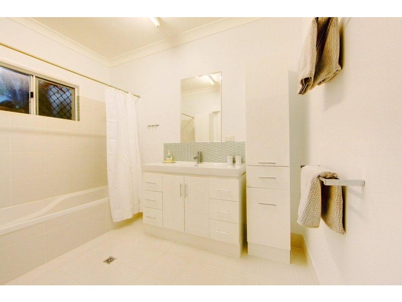 100 Gibraltar Rd, Rangewood QLD 4817