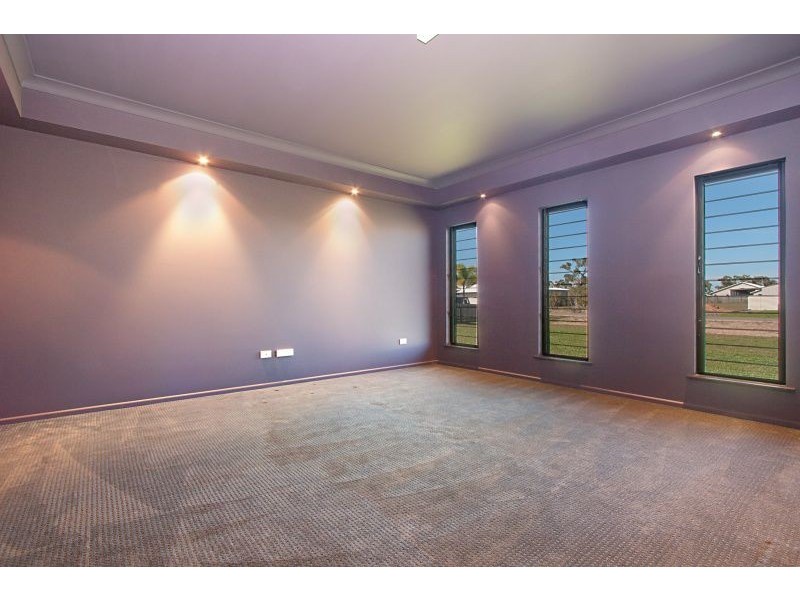 32 Gundabluey Crescent, Mount Low QLD 4818