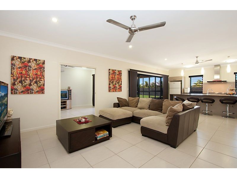 32 Gundabluey Crescent, Mount Low QLD 4818