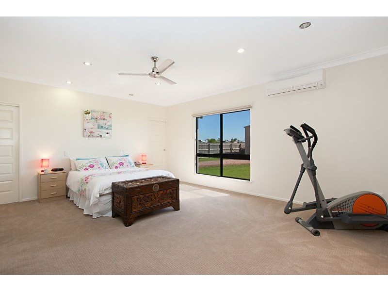 32 Gundabluey Crescent, Mount Low QLD 4818