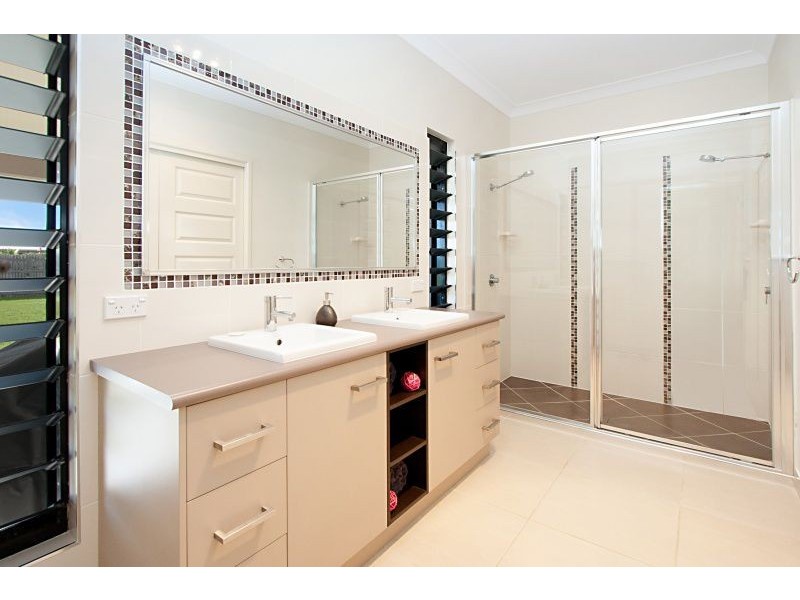 32 Gundabluey Crescent, Mount Low QLD 4818