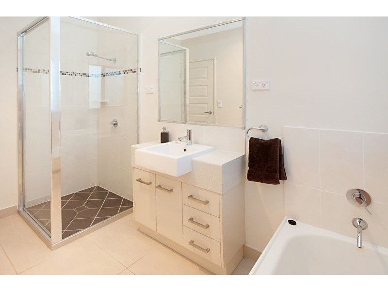 32 Gundabluey Crescent, Mount Low QLD 4818