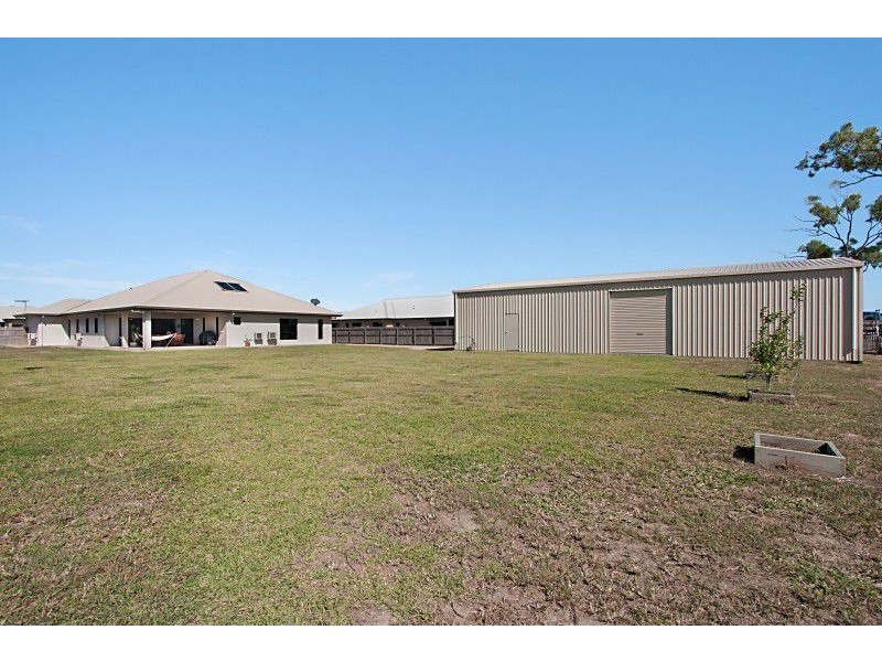 32 Gundabluey Crescent, Mount Low QLD 4818