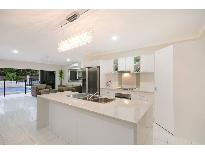 371 Garland Road, Bushland Beach QLD 4818